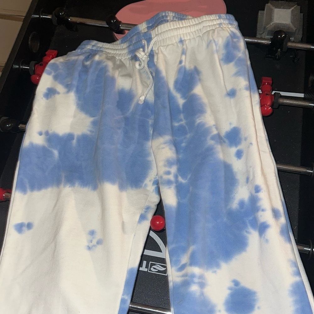 Cute tie dye blue and white Adika sweatpants!